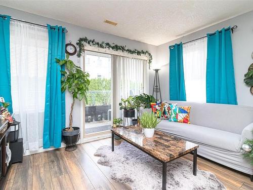 303-3157 Tillicum Rd, Saanich, BC - Indoor Photo Showing Living Room