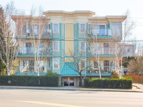 303-3157 Tillicum Rd, Saanich, BC - Outdoor