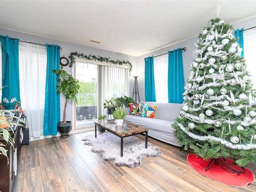 303-3157 Tillicum Rd, Saanich, BC - Indoor Photo Showing Living Room