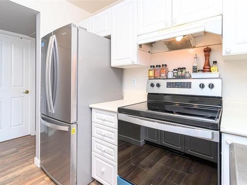 303-3157 Tillicum Rd, Saanich, BC - Indoor Photo Showing Kitchen