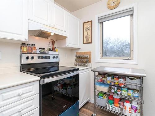 303-3157 Tillicum Rd, Saanich, BC - Indoor Photo Showing Kitchen