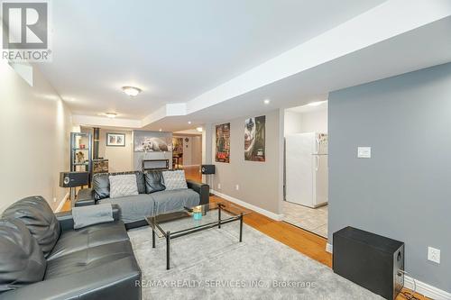 24 Lightheart Drive, Caledon, ON - Indoor Photo Showing Living Room