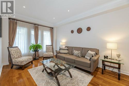 24 Lightheart Drive, Caledon, ON - Indoor Photo Showing Living Room