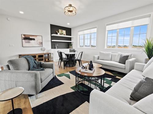 6 Ammeter Bay, Headingley, MB - Indoor Photo Showing Living Room