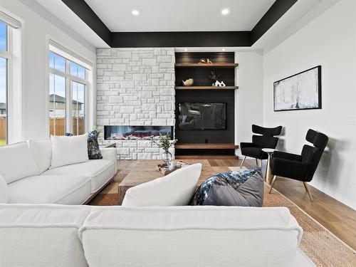 6 Ammeter Bay, Headingley, MB - Indoor Photo Showing Living Room