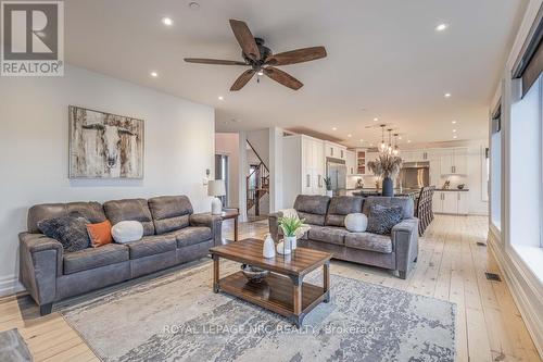 3690 Dutch Lane, Lincoln (983 - Escarpment), ON - Indoor Photo Showing Living Room