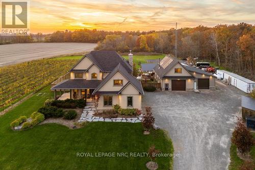 3690 Dutch Lane, Lincoln (983 - Escarpment), ON - Outdoor With Facade