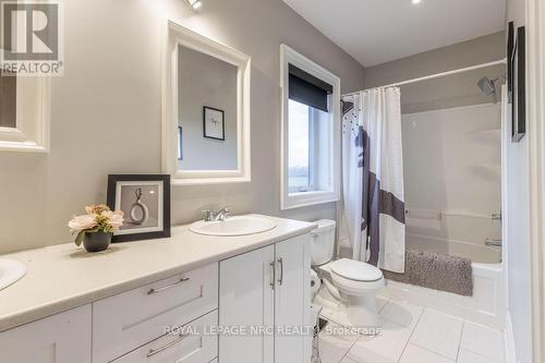 3690 Dutch Lane, Lincoln (983 - Escarpment), ON - Indoor Photo Showing Bathroom