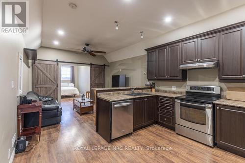 3690 Dutch Lane, Lincoln (983 - Escarpment), ON - Indoor Photo Showing Kitchen