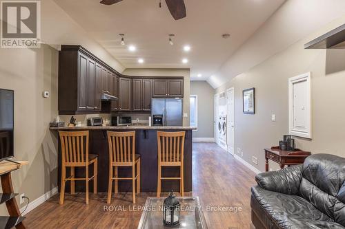 3690 Dutch Lane, Lincoln (983 - Escarpment), ON - Indoor Photo Showing Kitchen