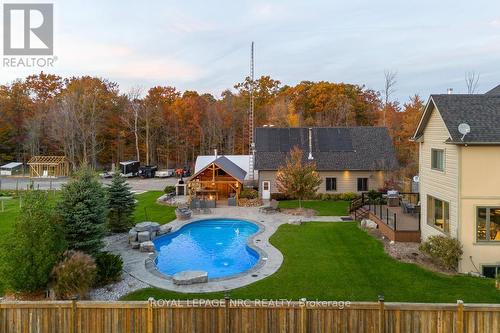 3690 Dutch Lane, Lincoln (983 - Escarpment), ON - Outdoor With In Ground Pool With Backyard