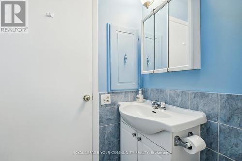 124 - 70 Cass Avenue, Toronto, ON - Indoor Photo Showing Bathroom