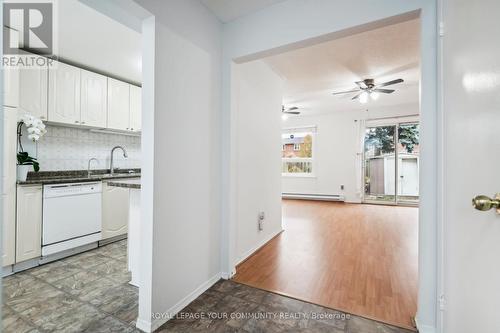 124 - 70 Cass Avenue, Toronto, ON - Indoor Photo Showing Kitchen