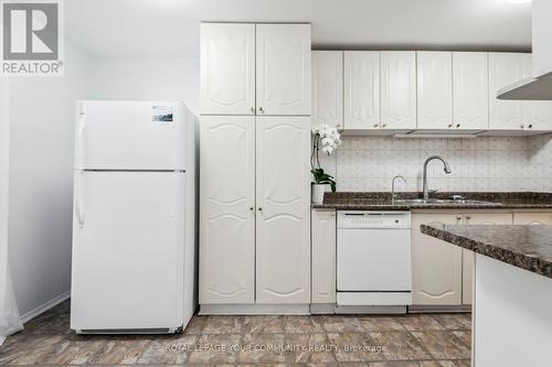 124 - 70 Cass Avenue, Toronto, ON - Indoor Photo Showing Kitchen