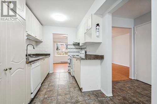 124 - 70 Cass Avenue, Toronto, ON - Indoor Photo Showing Kitchen