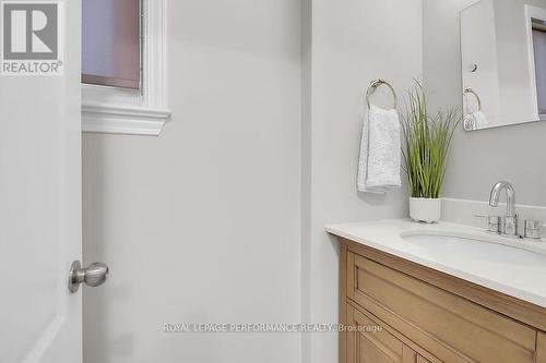 32 Rideaucrest Drive, Ottawa, ON - Indoor Photo Showing Bathroom