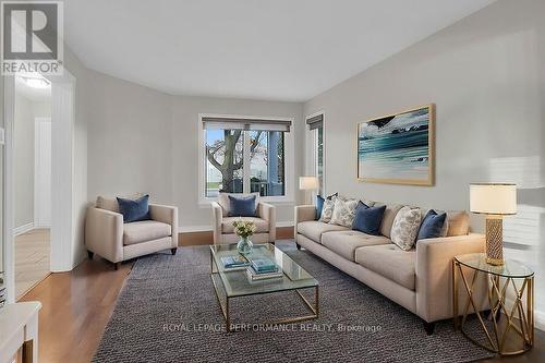 32 Rideaucrest Drive, Ottawa, ON - Indoor Photo Showing Living Room