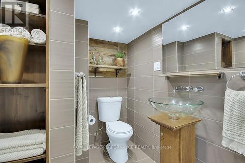 32 Rideaucrest Drive, Ottawa, ON - Indoor Photo Showing Bathroom