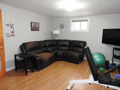 227 Kensington Drive, Thunder Bay, ON - Indoor Photo Showing Living Room