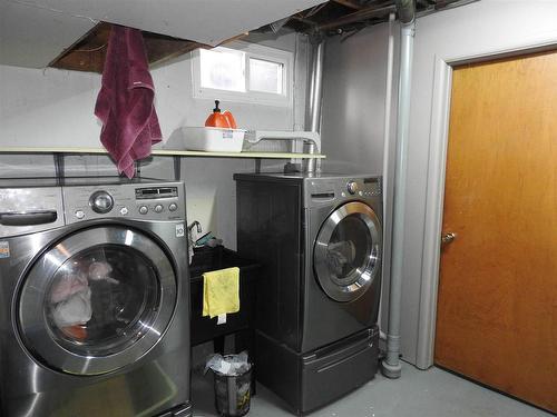 227 Kensington Drive, Thunder Bay, ON - Indoor Photo Showing Laundry Room