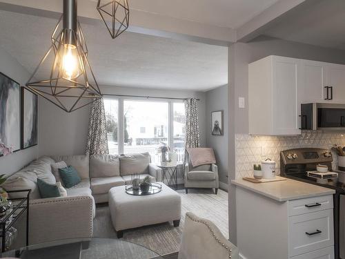 1319 Ford Street, Thunder Bay, ON - Indoor Photo Showing Living Room