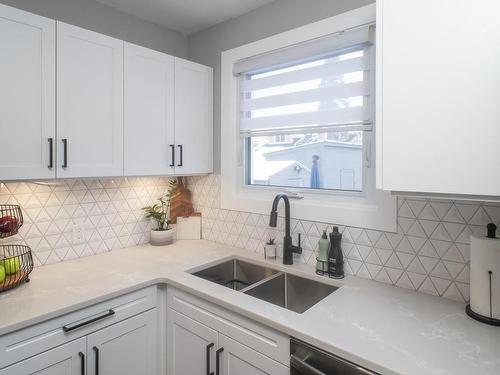 1319 Ford Street, Thunder Bay, ON - Indoor Photo Showing Kitchen With Double Sink