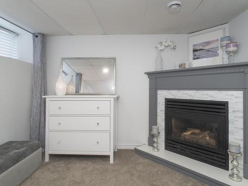 1319 Ford Street, Thunder Bay, ON - Indoor Photo Showing Living Room With Fireplace