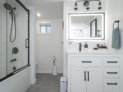 1319 Ford Street, Thunder Bay, ON - Indoor Photo Showing Bathroom