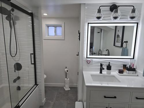 1319 Ford Street, Thunder Bay, ON - Indoor Photo Showing Bathroom