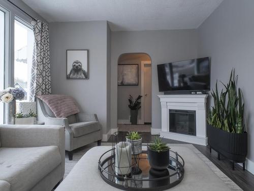 1319 Ford Street, Thunder Bay, ON - Indoor Photo Showing Living Room With Fireplace