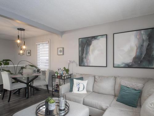 1319 Ford Street, Thunder Bay, ON - Indoor Photo Showing Living Room