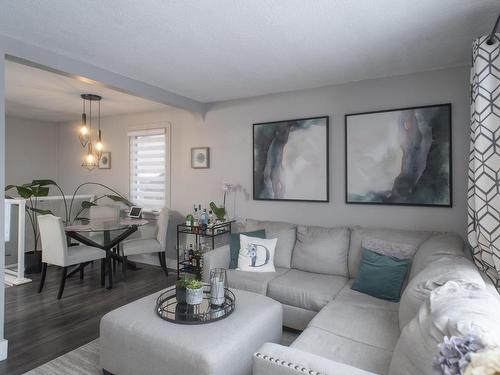 1319 Ford Street, Thunder Bay, ON - Indoor Photo Showing Living Room