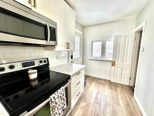 215 Marks Street N, Thunder Bay, ON - Indoor Photo Showing Kitchen