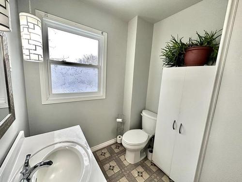 215 Marks Street N, Thunder Bay, ON - Indoor Photo Showing Bathroom