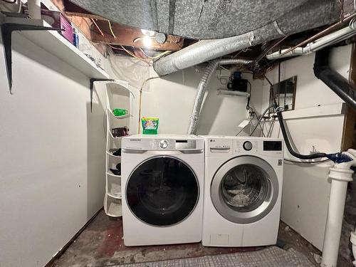 215 Marks Street N, Thunder Bay, ON - Indoor Photo Showing Laundry Room