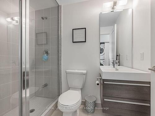 607-15 Zorra St, Toronto, ON - Indoor Photo Showing Bathroom