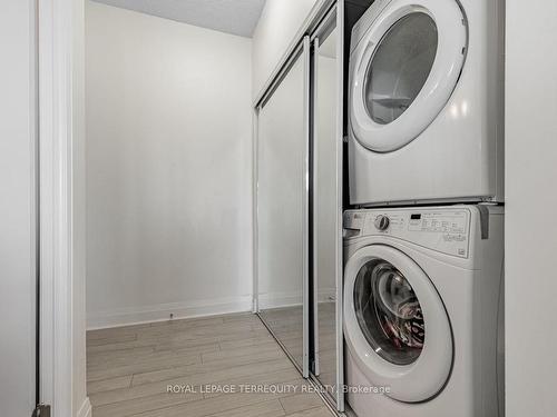 607-15 Zorra St, Toronto, ON - Indoor Photo Showing Laundry Room