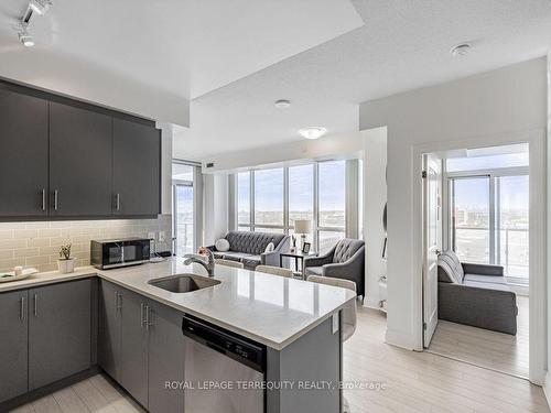 607-15 Zorra St, Toronto, ON - Indoor Photo Showing Kitchen