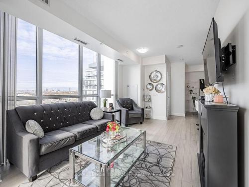 607-15 Zorra St, Toronto, ON - Indoor Photo Showing Living Room