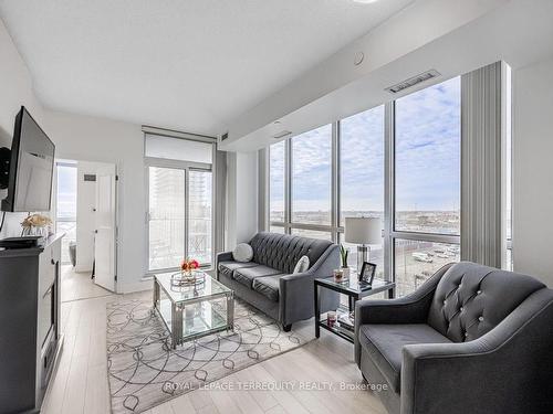 607-15 Zorra St, Toronto, ON - Indoor Photo Showing Living Room