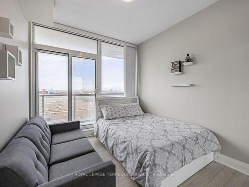 607-15 Zorra St, Toronto, ON - Indoor Photo Showing Bedroom