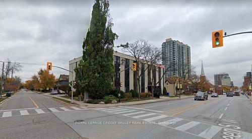 204-118 Queen St W, Brampton, ON 