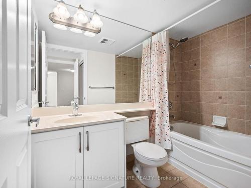 1518-3880 Duke Of York Blvd, Mississauga, ON - Indoor Photo Showing Bathroom