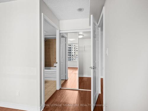 1518-3880 Duke Of York Blvd, Mississauga, ON - Indoor Photo Showing Other Room