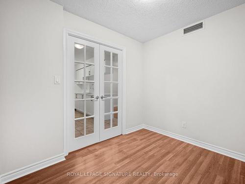 1518-3880 Duke Of York Blvd, Mississauga, ON - Indoor Photo Showing Other Room