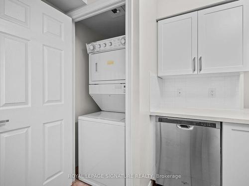 1518-3880 Duke Of York Blvd, Mississauga, ON - Indoor Photo Showing Laundry Room