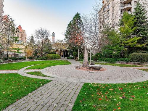 1518-3880 Duke Of York Blvd, Mississauga, ON - Outdoor