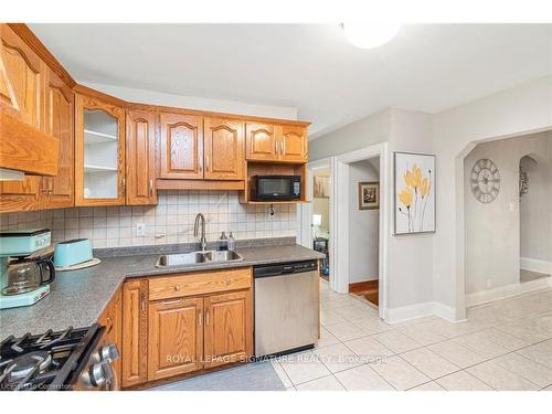 62 East 14Th St, Hamilton, ON - Indoor Photo Showing Kitchen With Double Sink