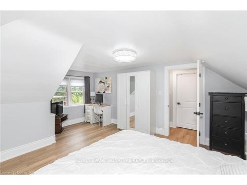 62 East 14Th St, Hamilton, ON - Indoor Photo Showing Bedroom