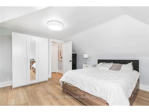 62 East 14Th St, Hamilton, ON - Indoor Photo Showing Bedroom